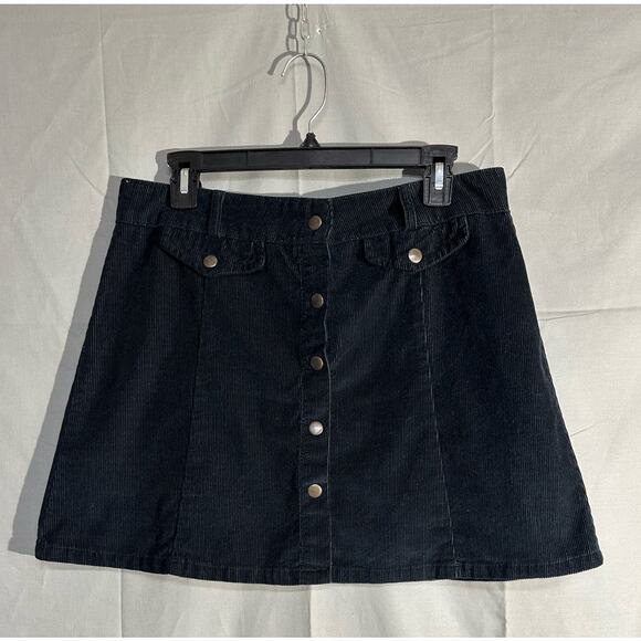 BDG Dresses & Skirts - BDG Urban Outfitters Skirt Womens Large Black Mini Corduroy Button Capsule